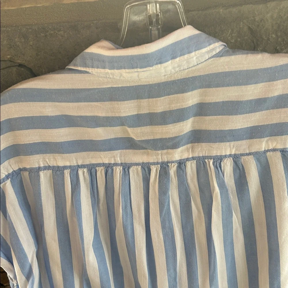 Old Navy Light Blue and White Striped Size Large Shirt; Lightweight and Adorable - Picture 12 of 12